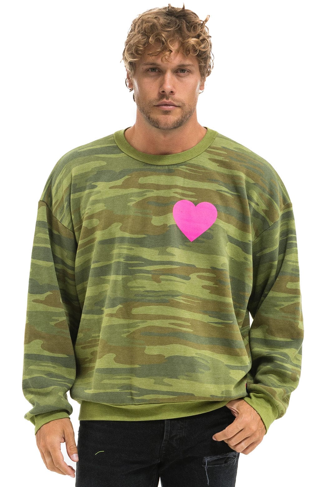HEART PRINT RELAXED CREW SWEATSHIRT - CAMO NEON PINK