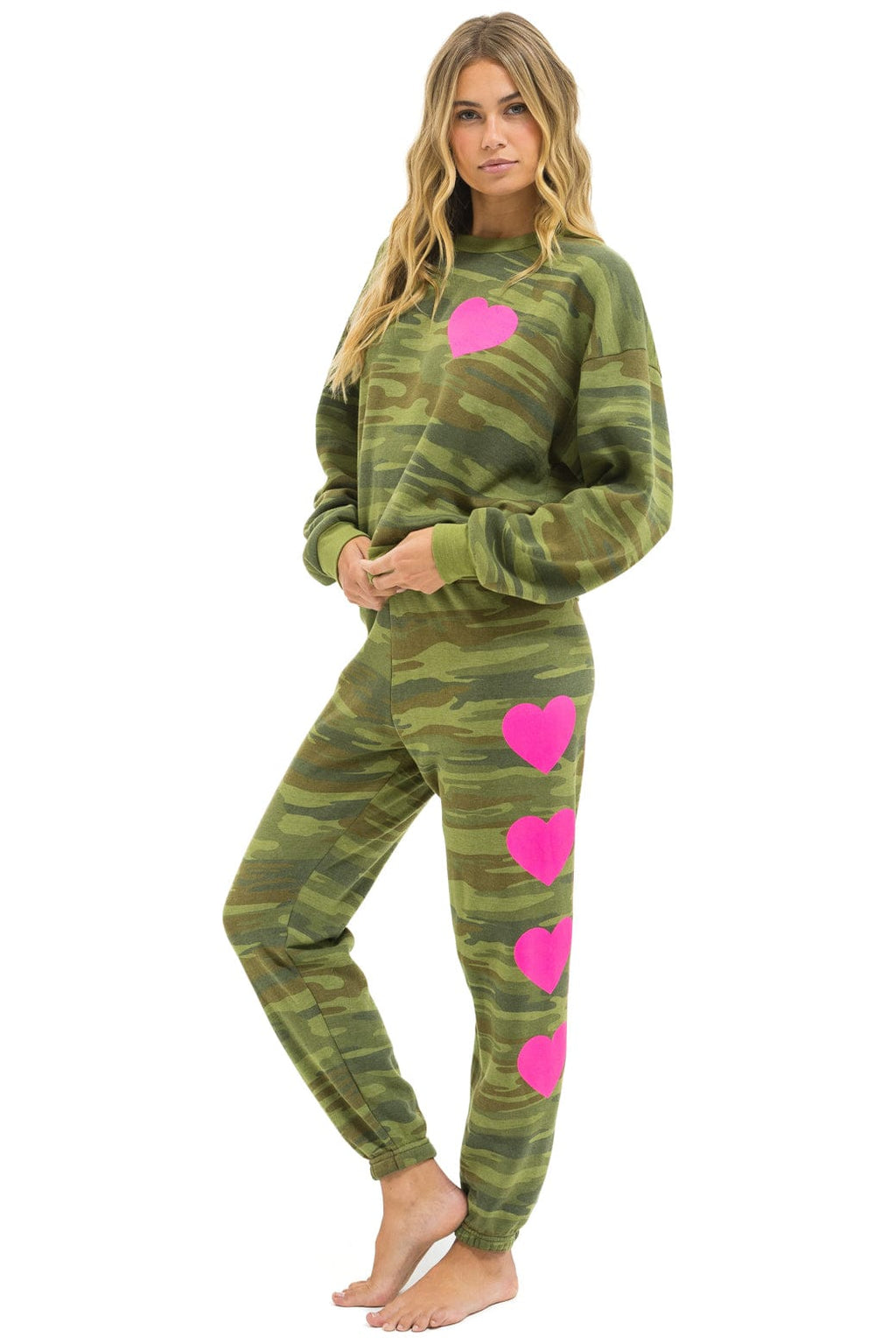 HEART PRINT RELAXED CREW SWEATSHIRT - CAMO NEON PINK