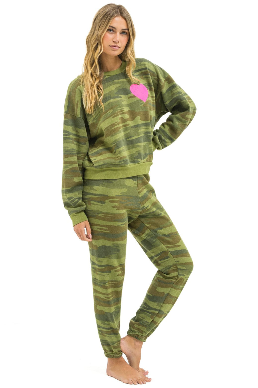 HEART PRINT RELAXED CREW SWEATSHIRT - CAMO NEON PINK