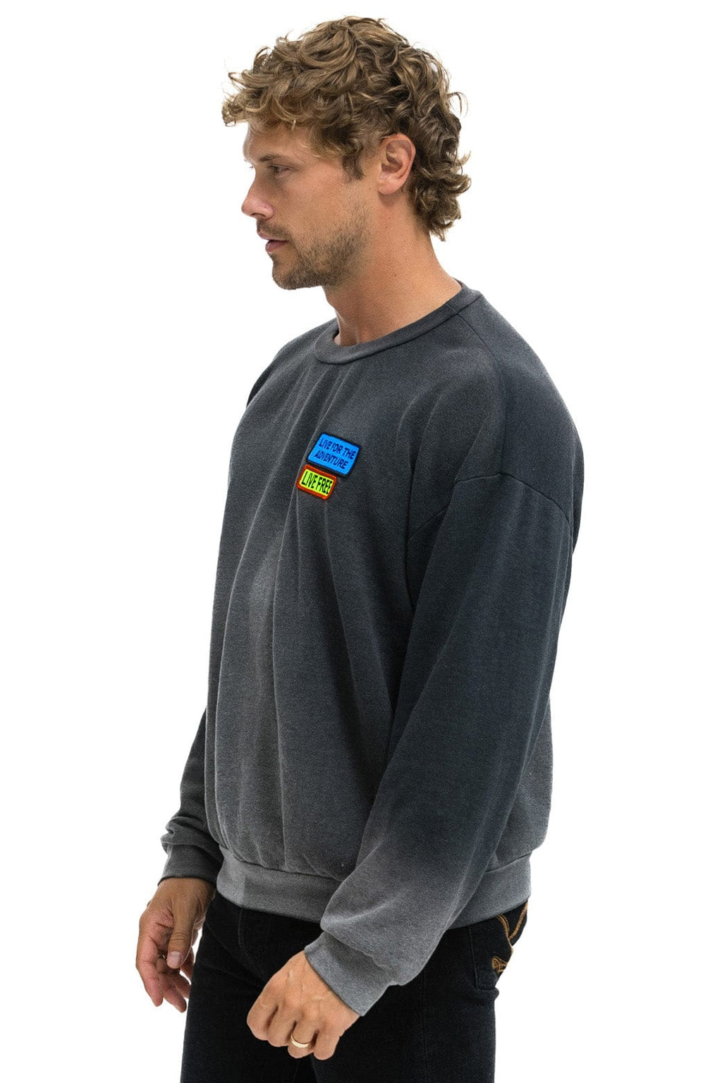 LIVE FREE ADVENTURE PATCH RELAXED CREW SWEATSHIRT - FADED SMOKE