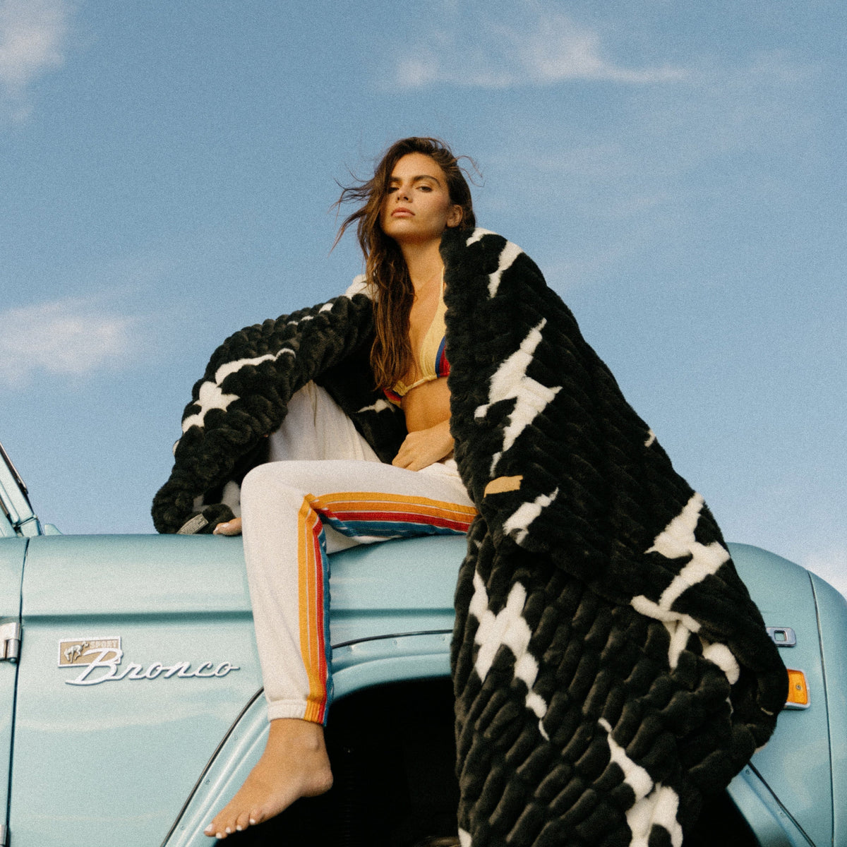 Aviator Nation x Lola Blanket - Black White Bolt