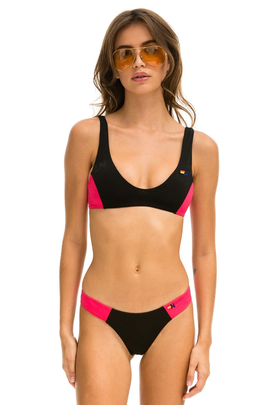 HI-CUT COLOR BLOCK CHEEKY BIKINI BOTTOMS - BLACK RED